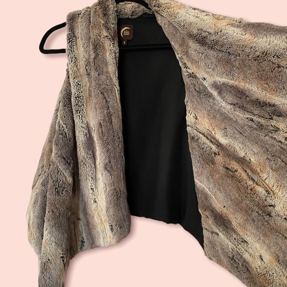 Faux Fur Vest in Brown by Blu Moon - Picture 11 of 12